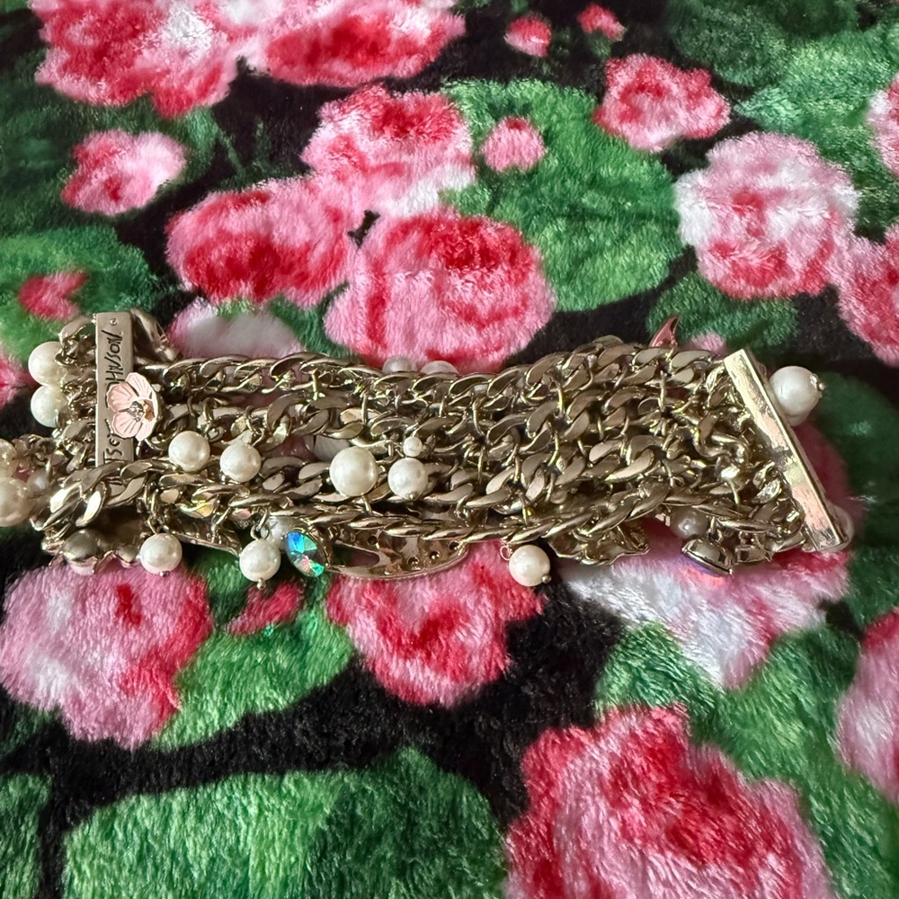 Betsey Johnson bracelet - Picture 2 of 2